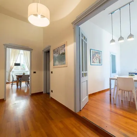 Apartment Borgo Pinti Frescos 6 Sleeps Florence