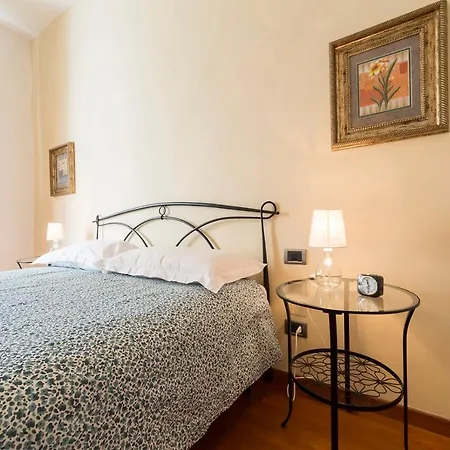 Apartment Borgo Pinti Frescos 6 Sleeps