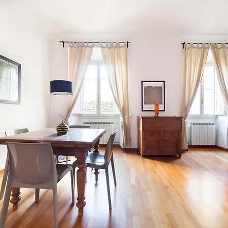 Apartment Borgo Pinti Frescos 6 Sleeps Florence