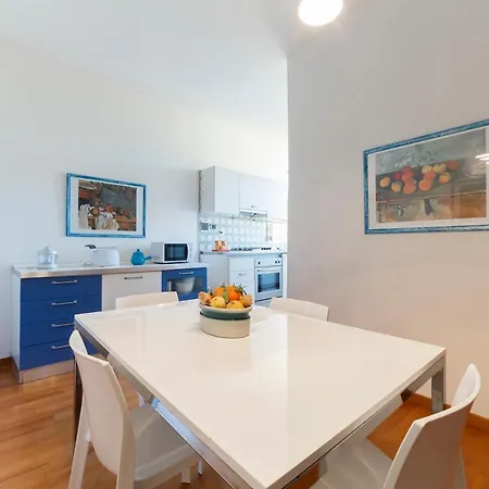 Apartment Borgo Pinti Frescos 6 Sleeps Florence