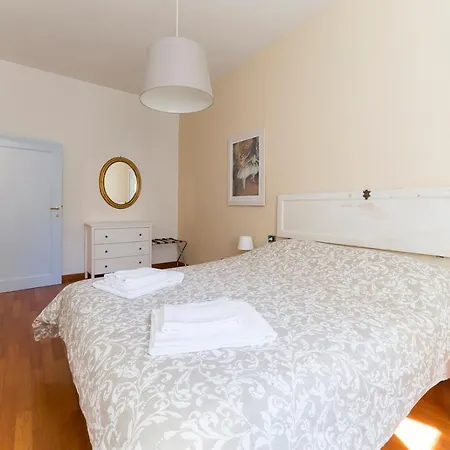 Borgo Pinti Frescos 6 Sleeps Apartment