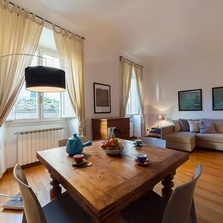 Apartment Borgo Pinti Frescos 6 Sleeps *